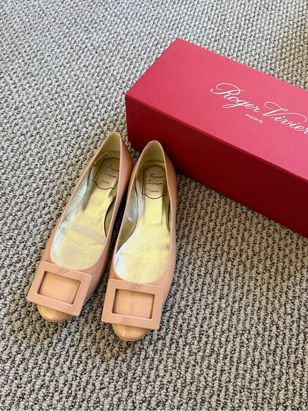 Roger vivier patent ballet flats shoes